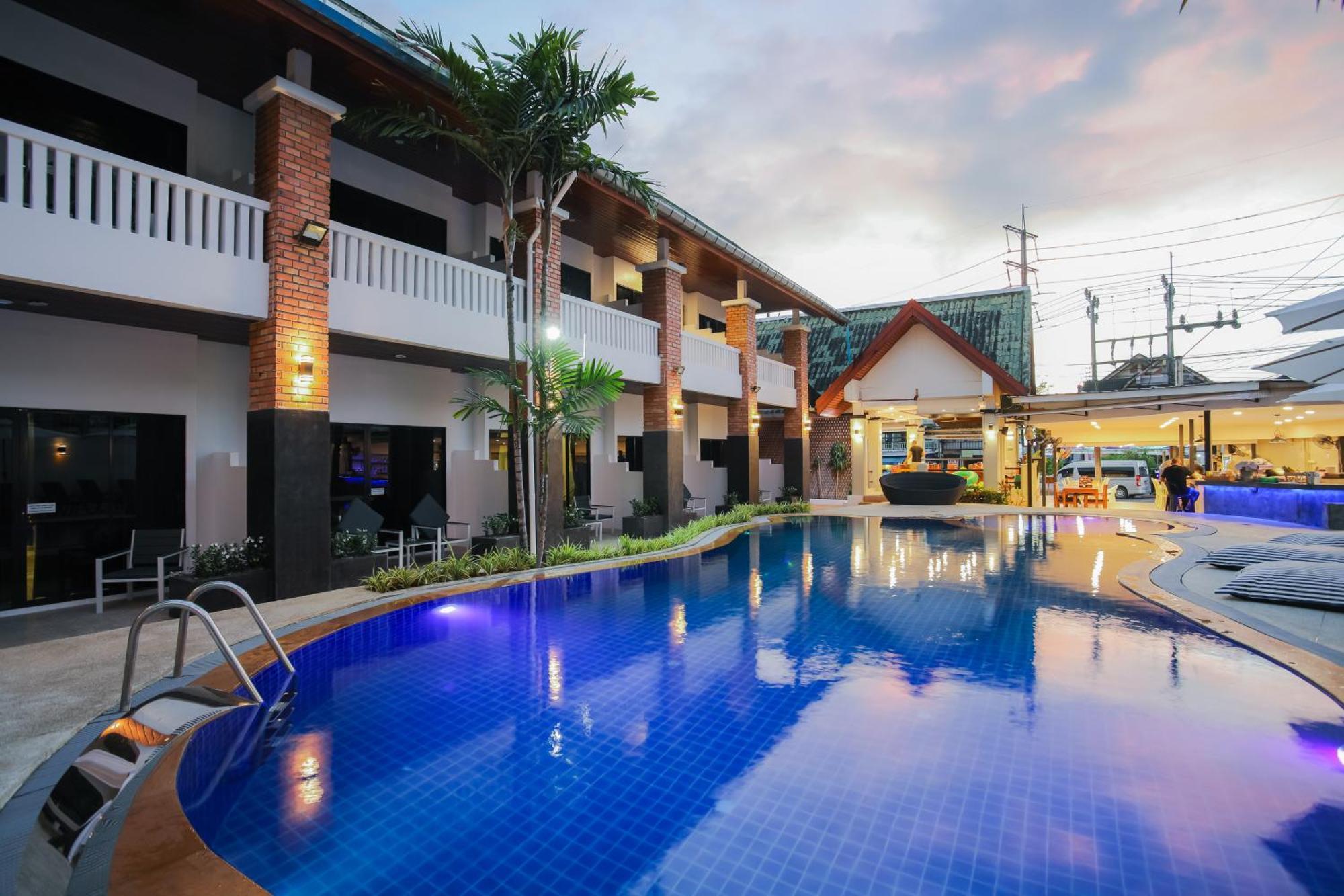 Etk Patong Resort Exterior photo